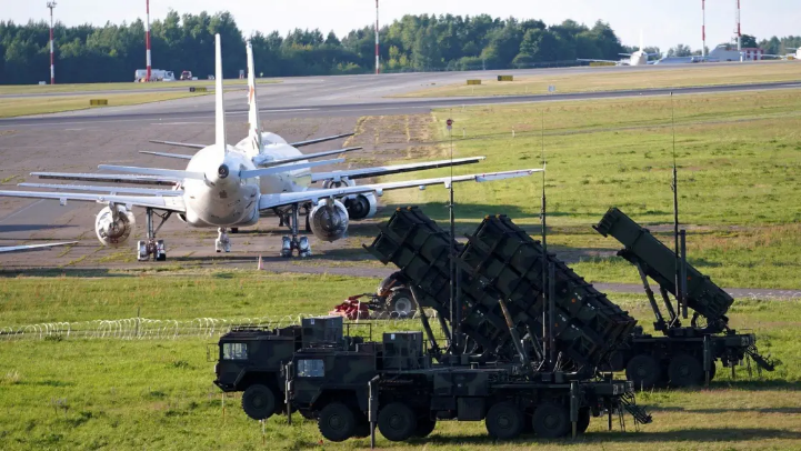 Litva đóng cửa sân bay liên tục vì khinh khí cầu lạ